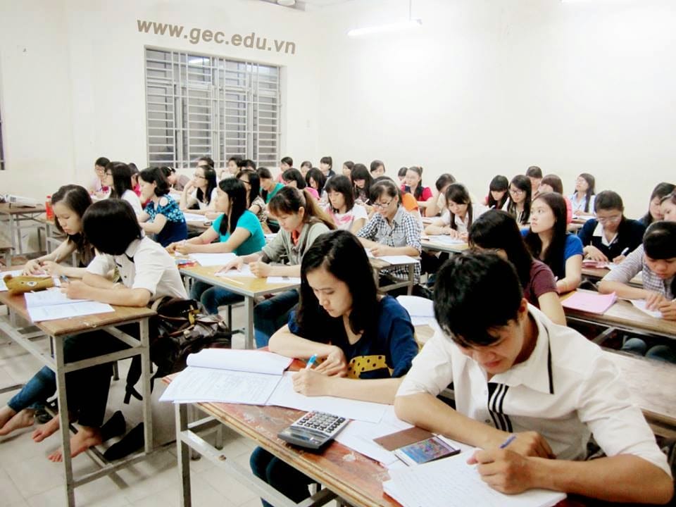 Do học phí thâp các lớp học tại GEC rất đông học viên 